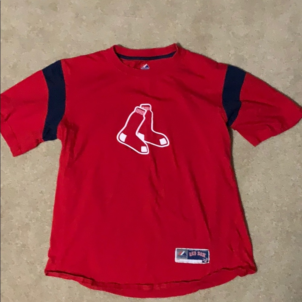 Boston Red Sox t-shirt.